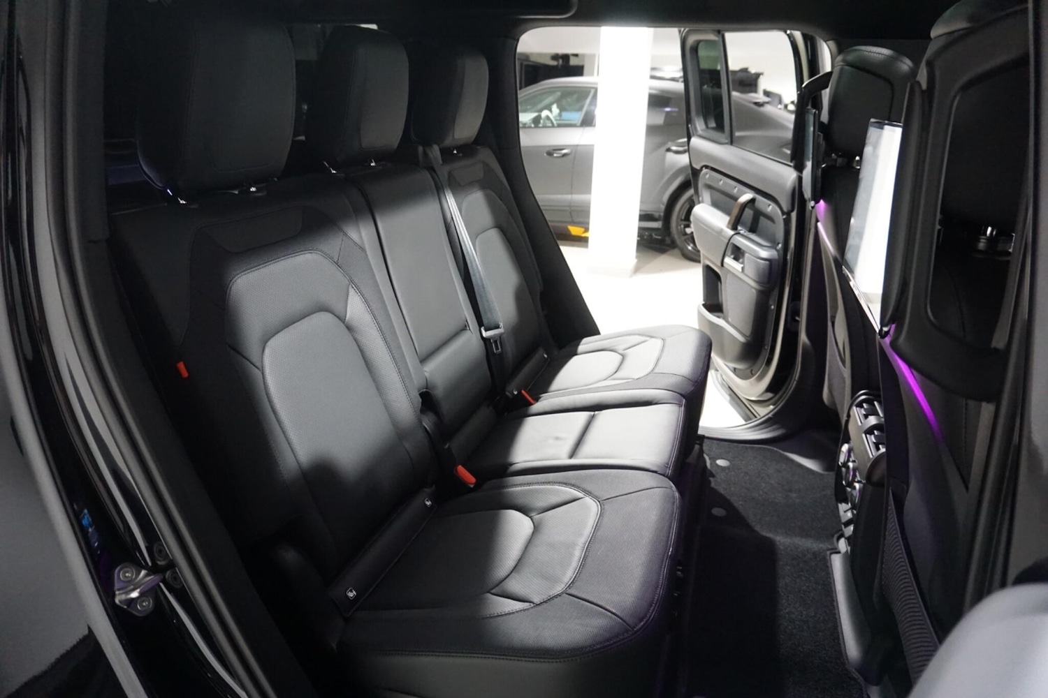 Used Land Rover Defender 2023 for sale - 76472977: Photo 59