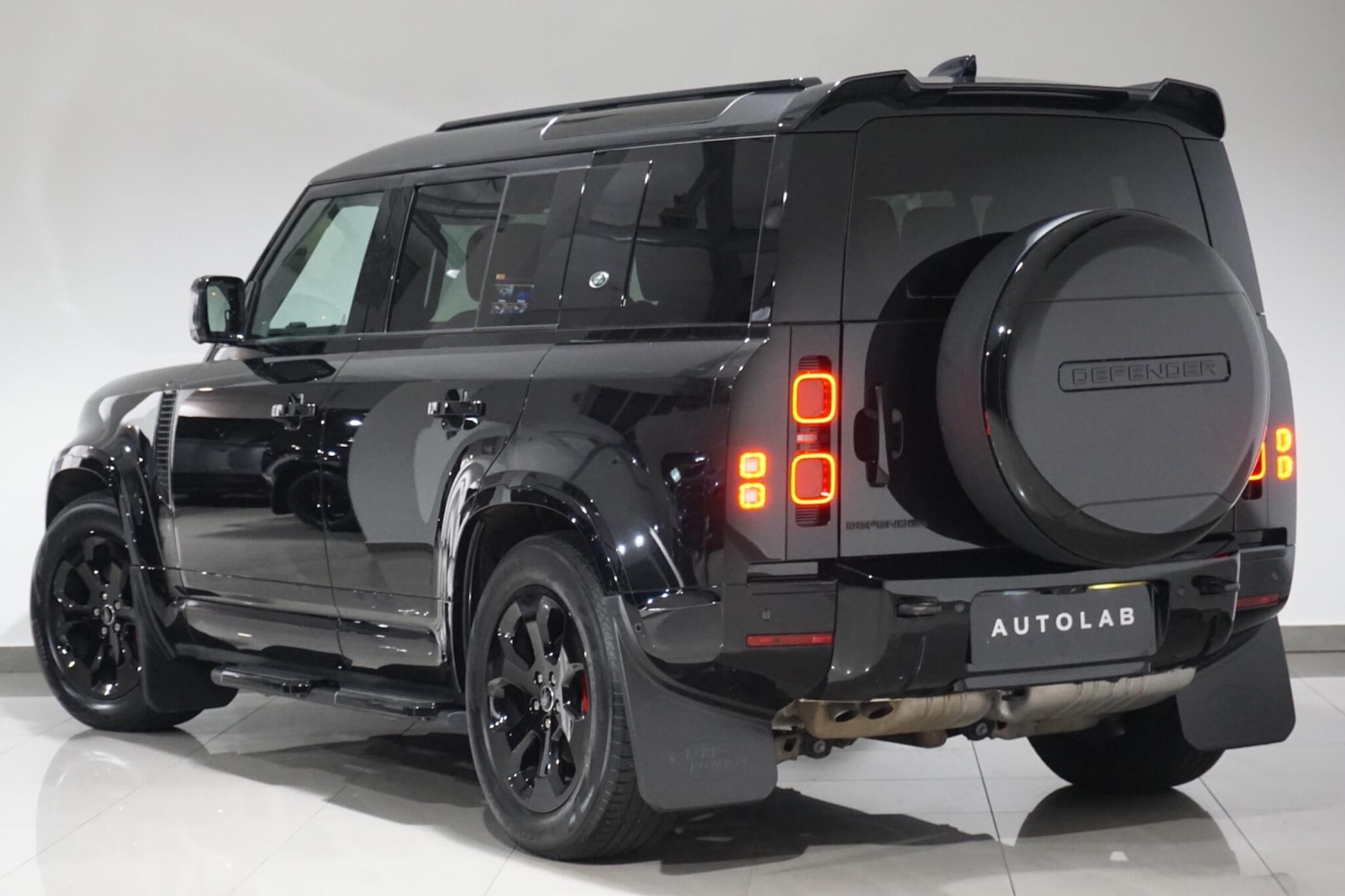 Used Land Rover Defender 2023 for sale - 76472977: Photo 6