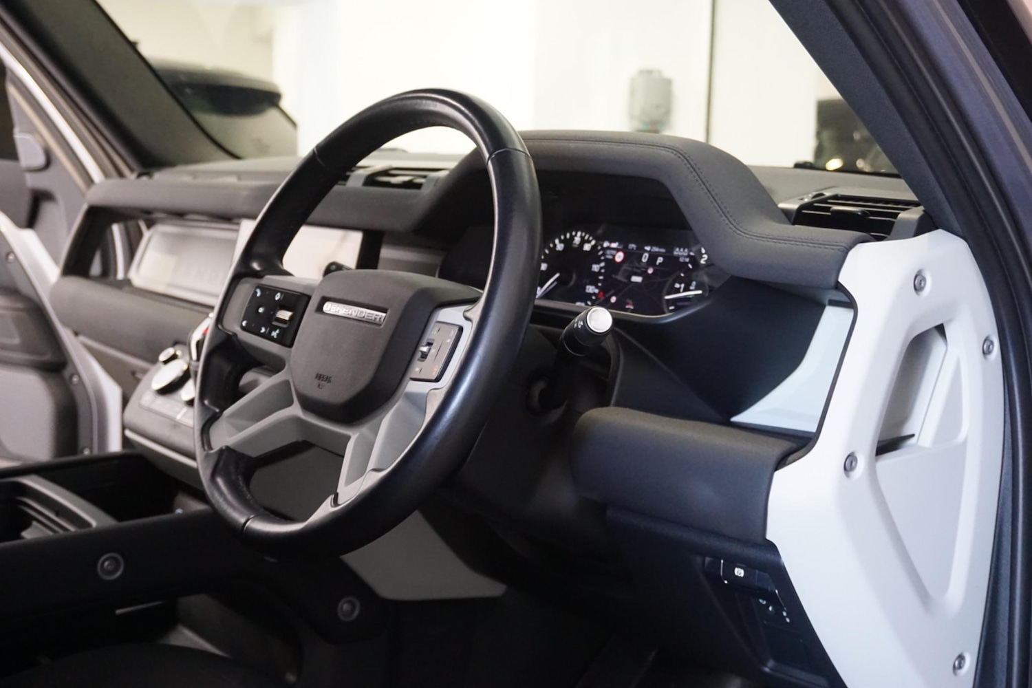 Used Land Rover Defender 110 for sale - 76476478: Photo 11