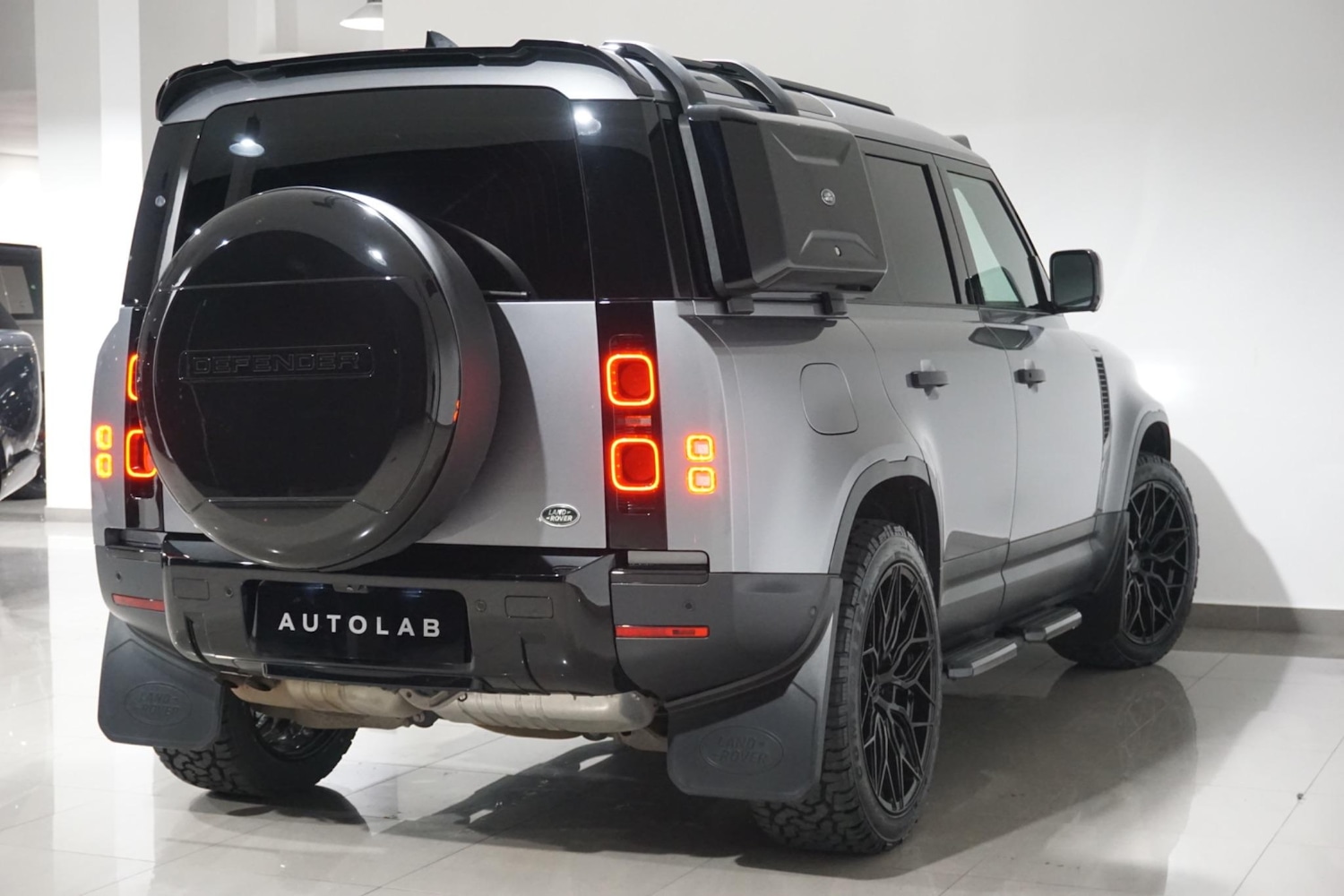 Used Land Rover Defender 110 for sale - 76476478: Photo 16