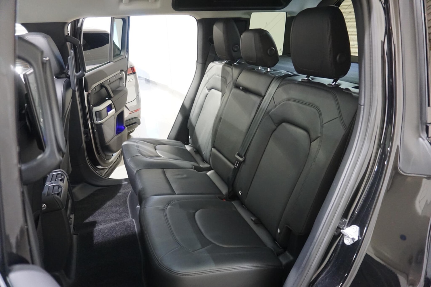 Used Land Rover Defender 110 for sale - 76701535: Photo 15