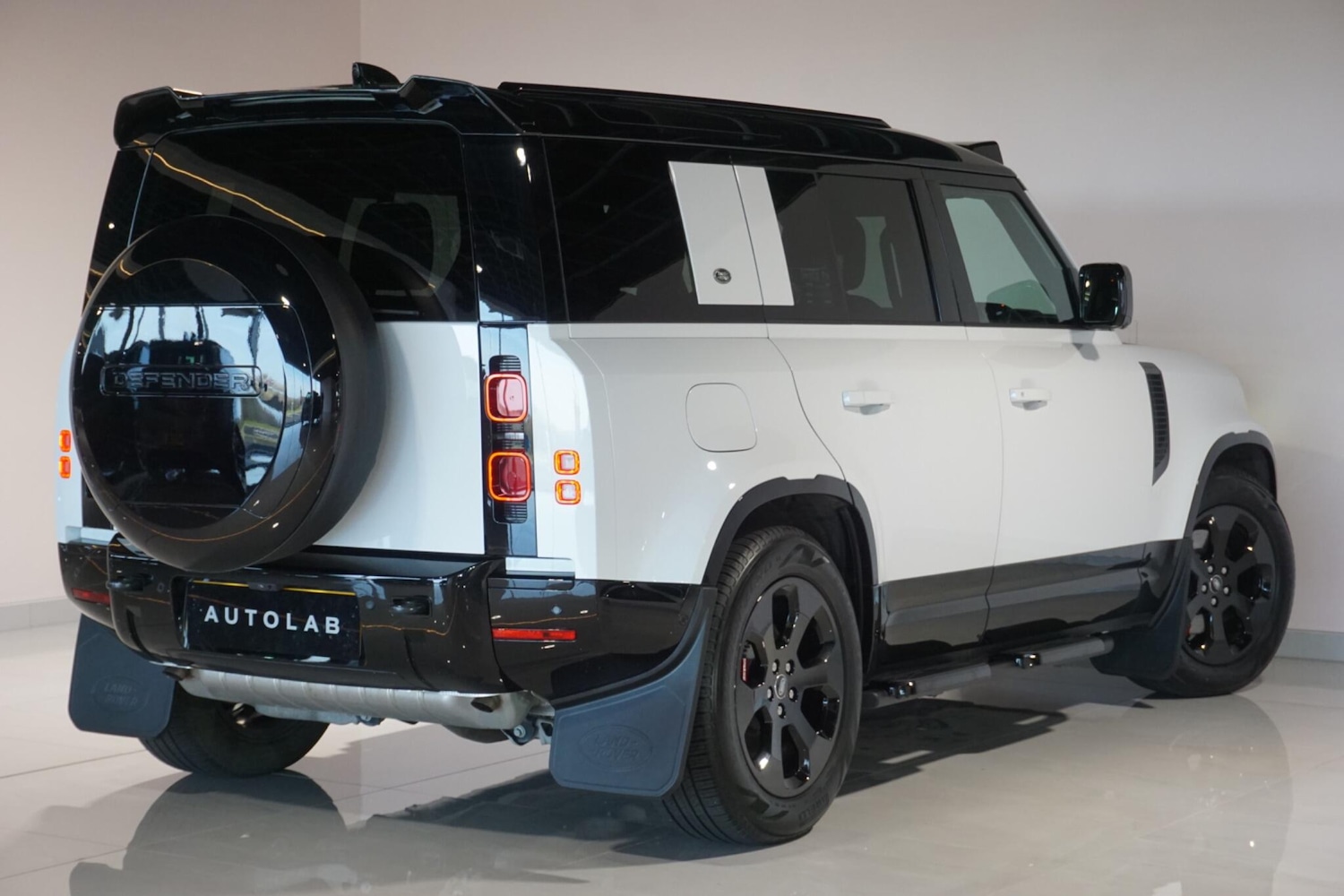 Used Land Rover Defender 110 for sale - 77940495: Photo 25