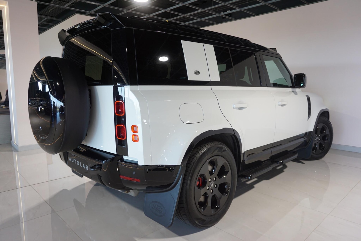 Used Land Rover Defender 110 for sale - 77940495: Photo 31