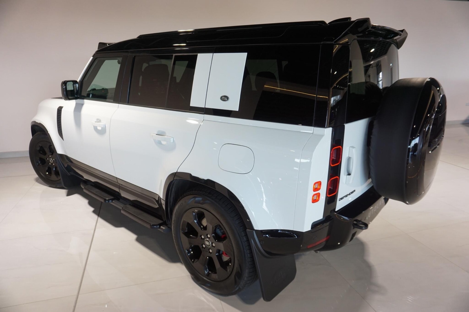 Used Land Rover Defender 110 for sale - 77940495: Photo 40