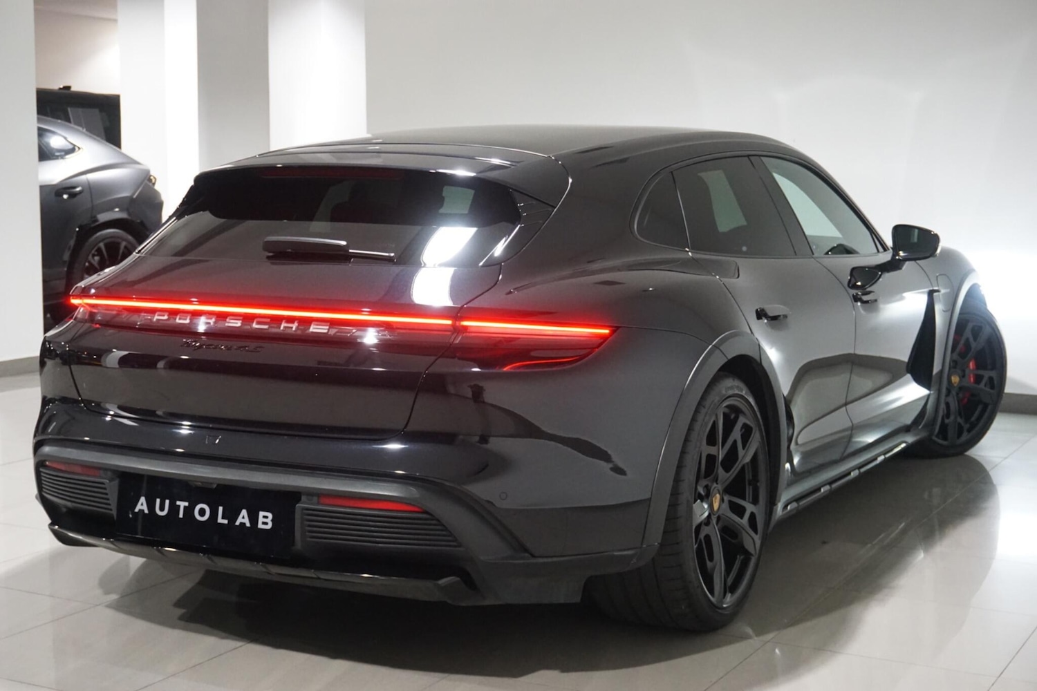 Used Porsche Taycan 2022 for sale - 76294469: Photo 15