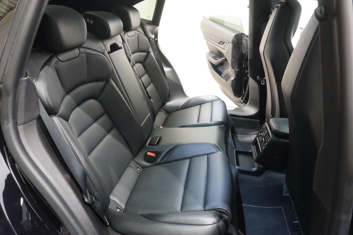 Used Porsche Taycan 2022 for sale - 76294469: Photo 48