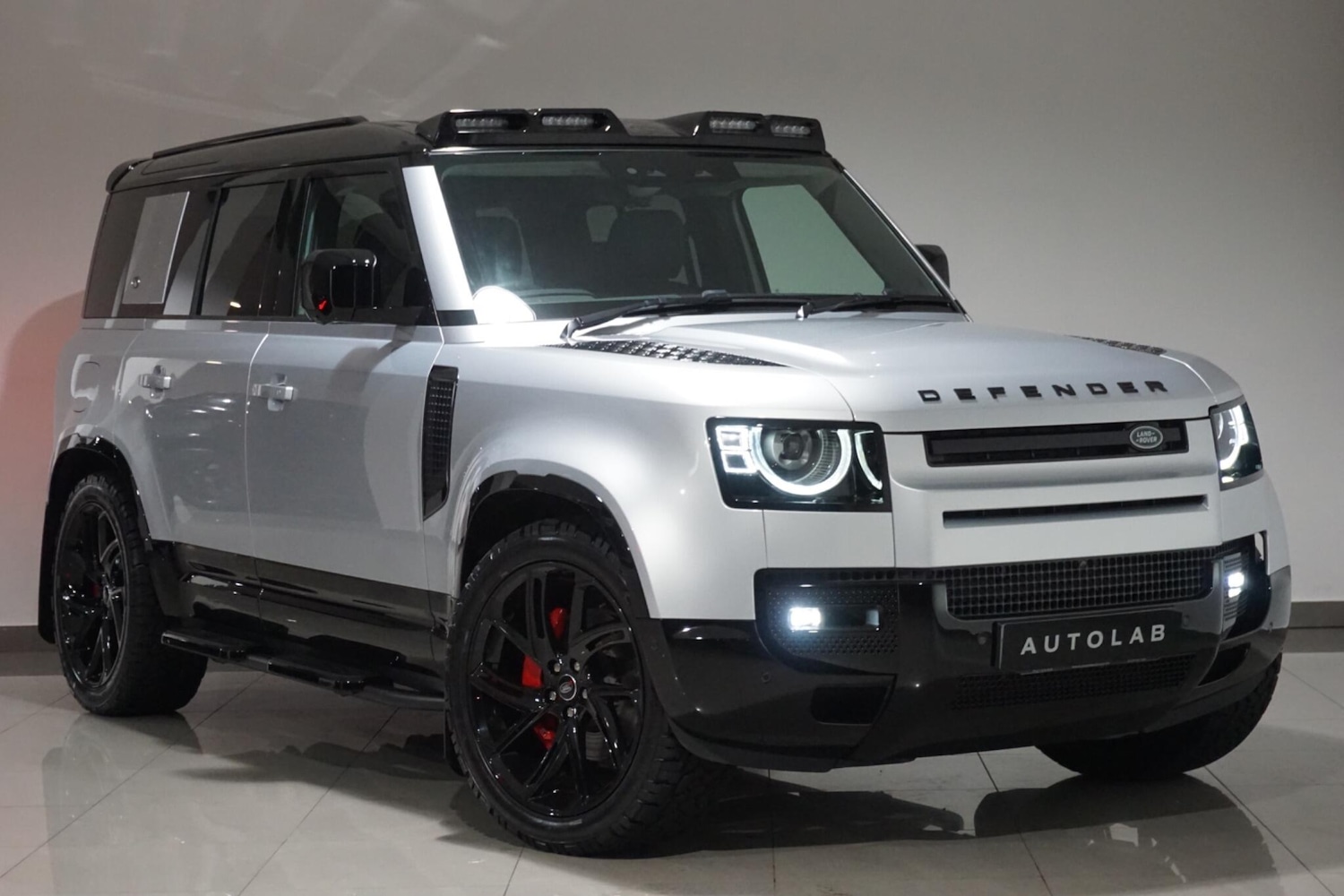 Used Land Rover Defender 110 for sale - 76476489: Photo 1