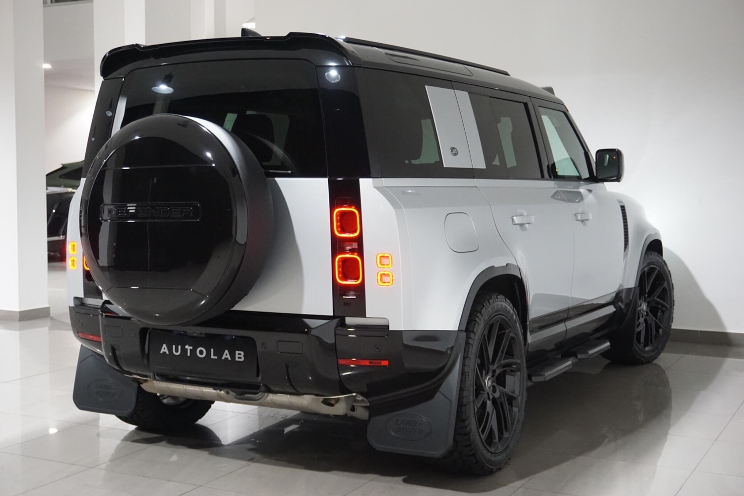 Used Land Rover Defender 110 for sale - 76476489: Photo 25