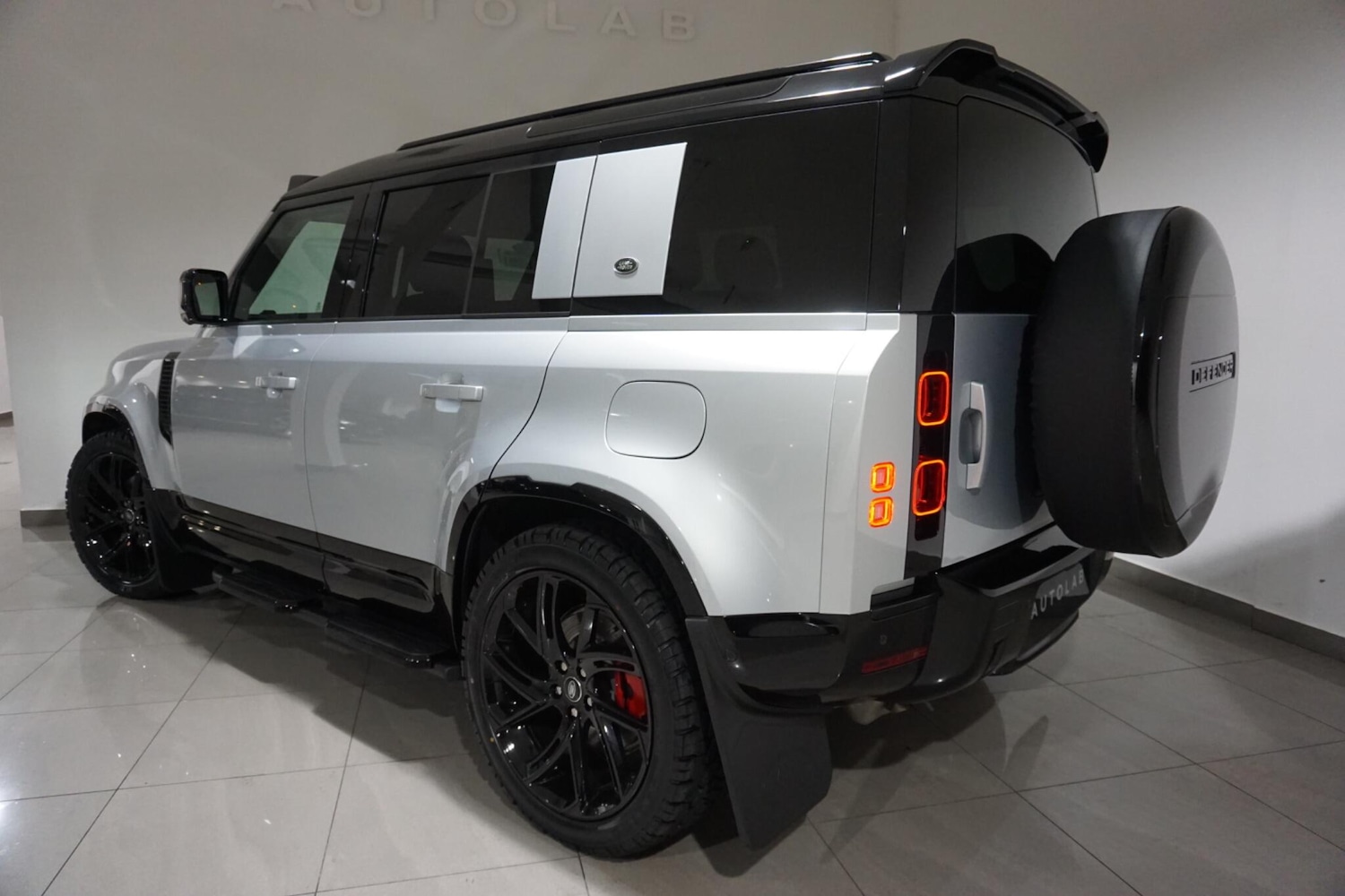 Used Land Rover Defender 110 for sale - 76476489: Photo 29