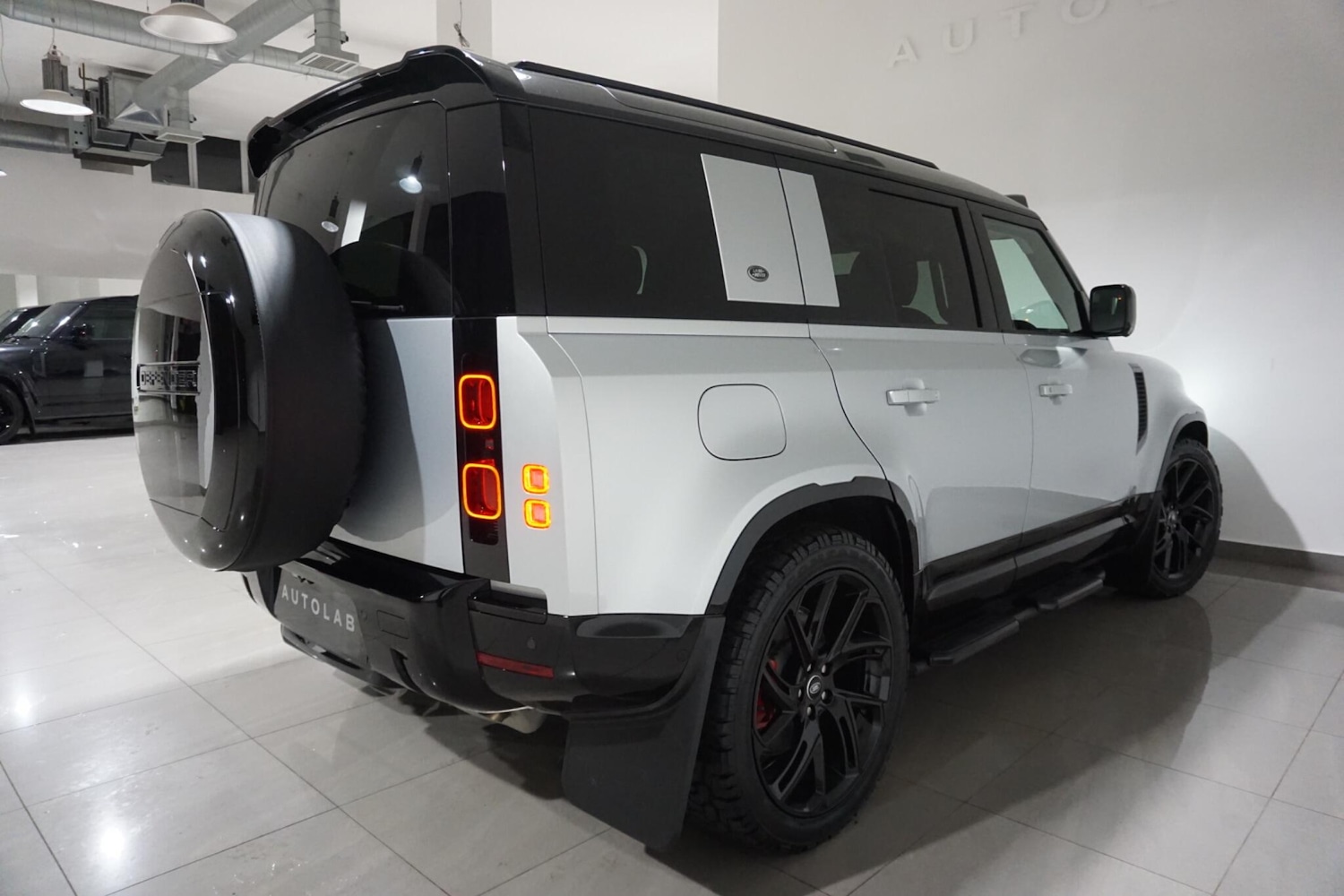 Used Land Rover Defender 110 for sale - 76476489: Photo 31