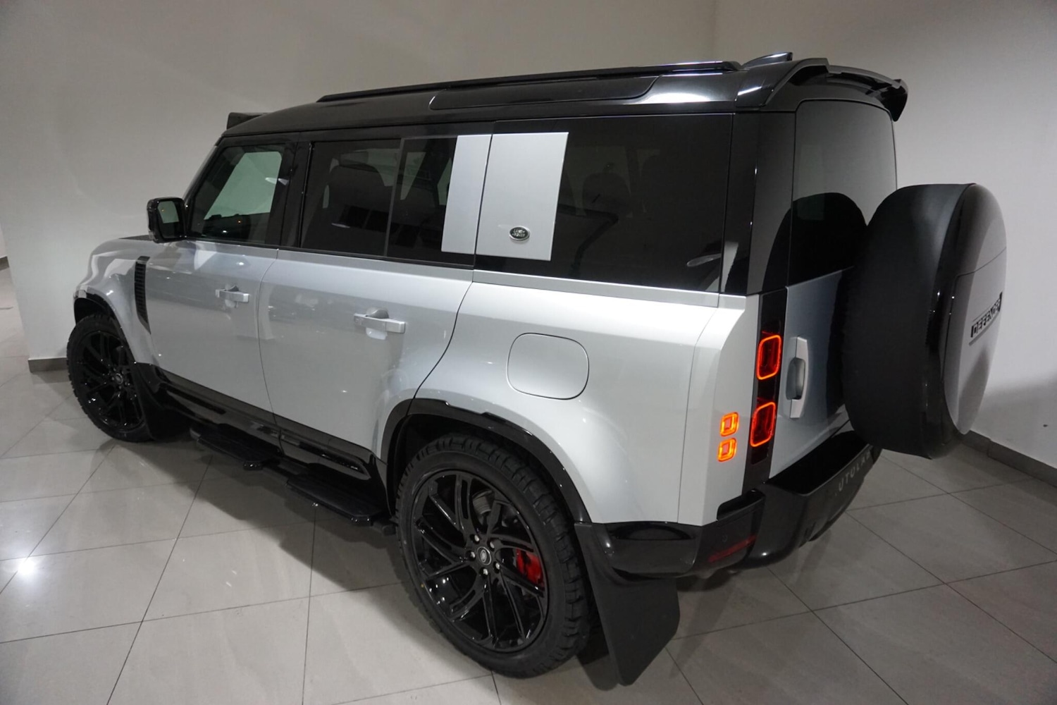 Used Land Rover Defender 110 for sale - 76476489: Photo 40