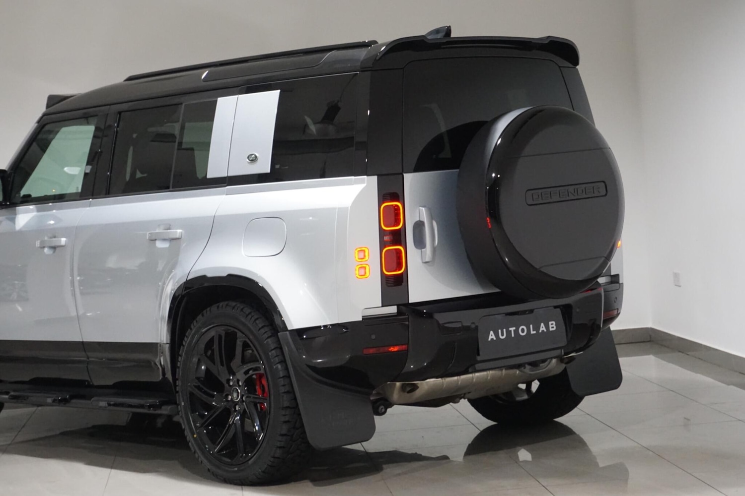 Used Land Rover Defender 110 for sale - 76476489: Photo 44