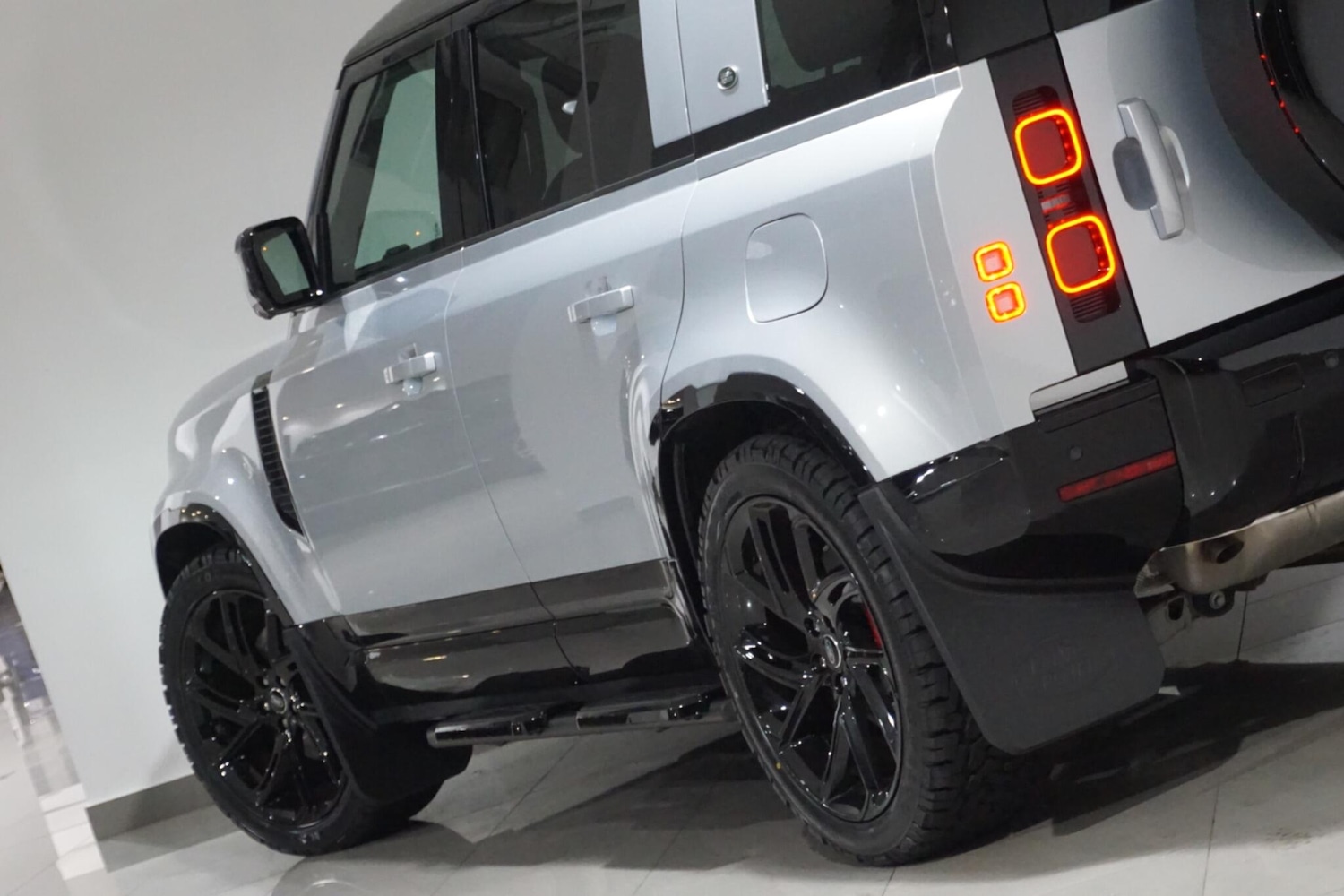 Used Land Rover Defender 110 for sale - 76476489: Photo 46