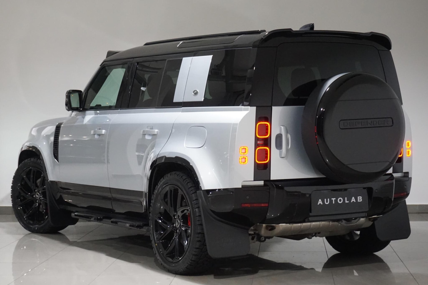 Used Land Rover Defender 110 for sale - 76476489: Photo 6