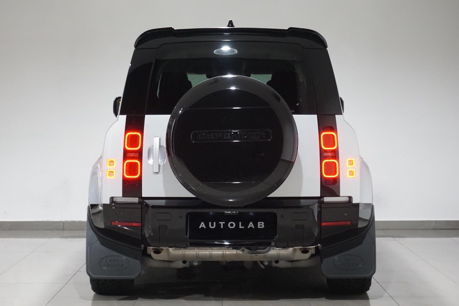 Used Land Rover Defender 110 for sale - 76476489: Photo 8