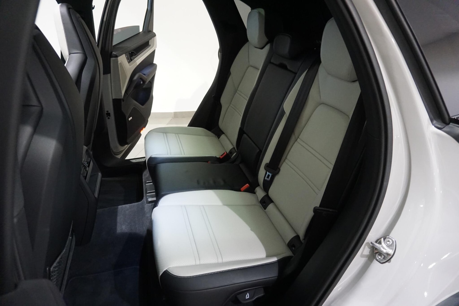 Used Porsche Cayenne 2023 for sale - 76012645: Photo 11