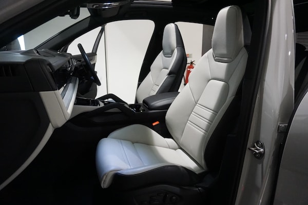 Used Porsche Cayenne 2023 for sale - 76012645: Photo 50