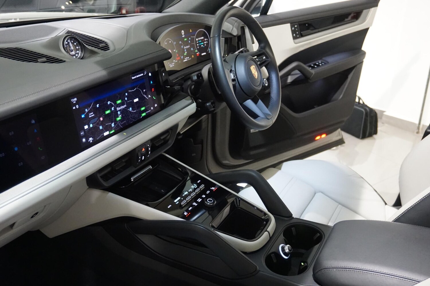 Used Porsche Cayenne 2023 for sale - 76012645: Photo 53