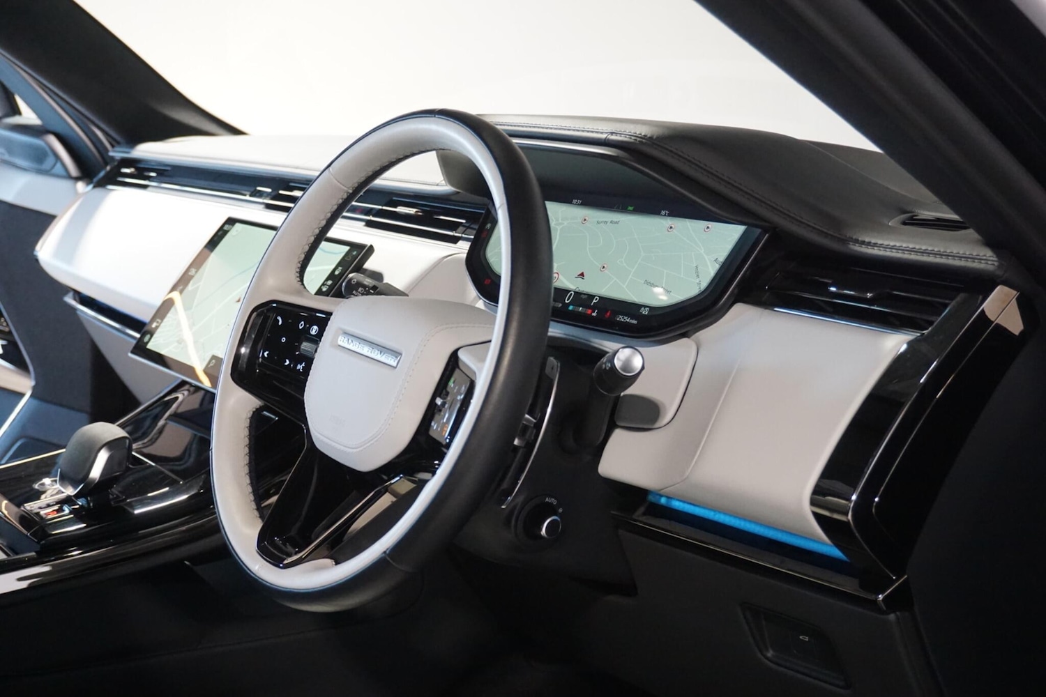 Used Land Rover Range Rover Sport 2024 for sale - 77940396: Photo 14