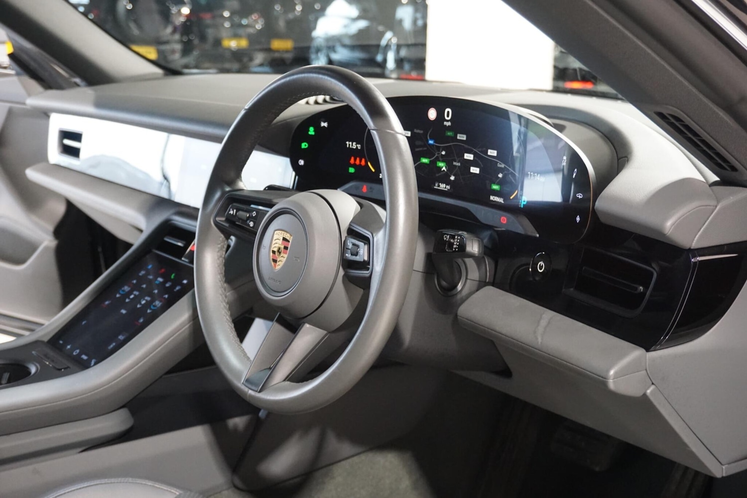 Used Porsche Taycan 2021 for sale - 77155389: Photo 12