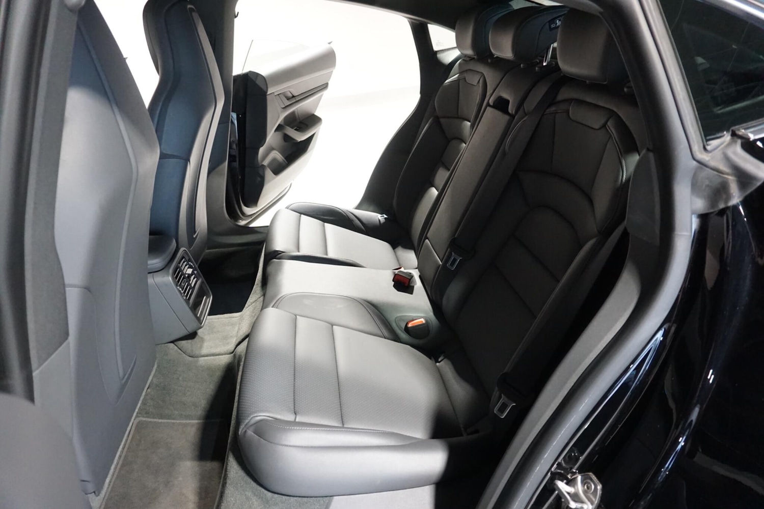 Used Porsche Taycan 2021 for sale - 77155389: Photo 13