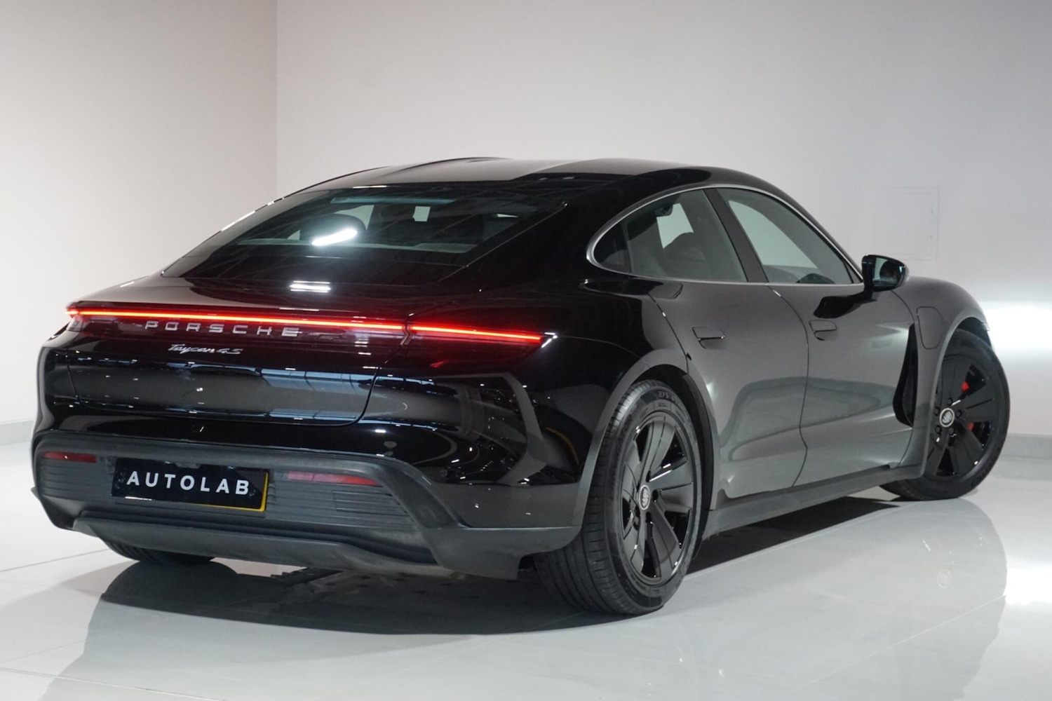 Used Porsche Taycan 2021 for sale - 77155389: Photo 17