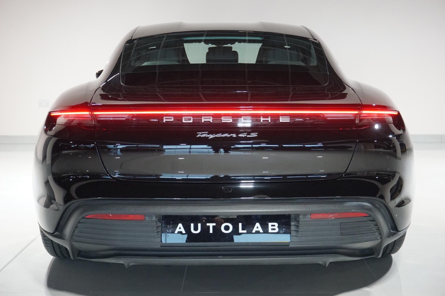 Used Porsche Taycan 2021 for sale - 77155389: Photo 22