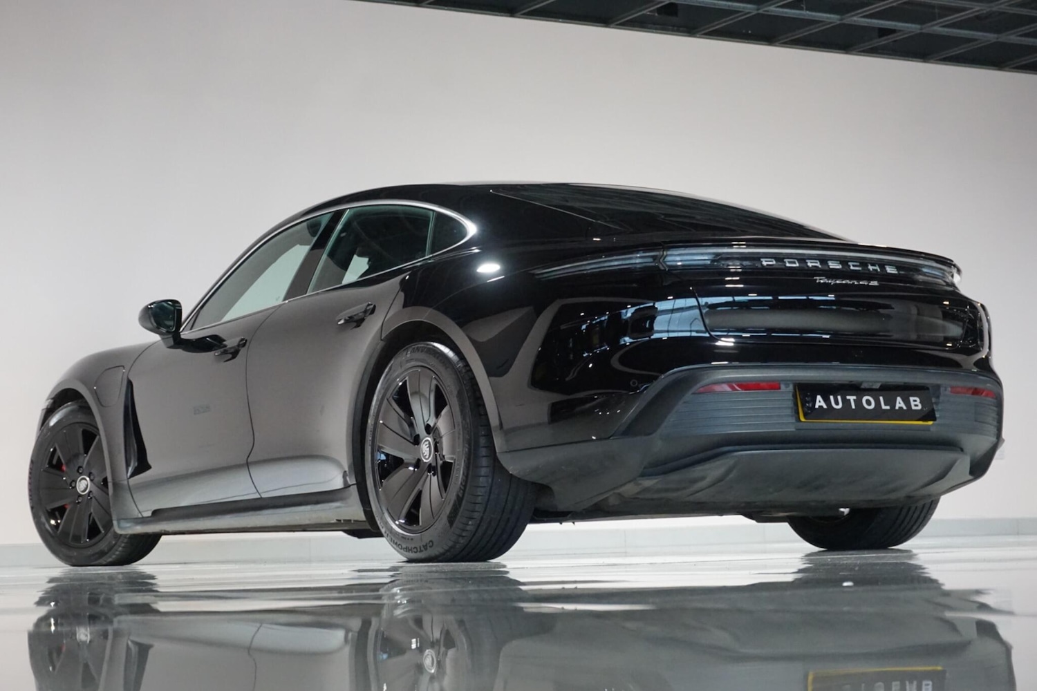 Used Porsche Taycan 2021 for sale - 77155389: Photo 25