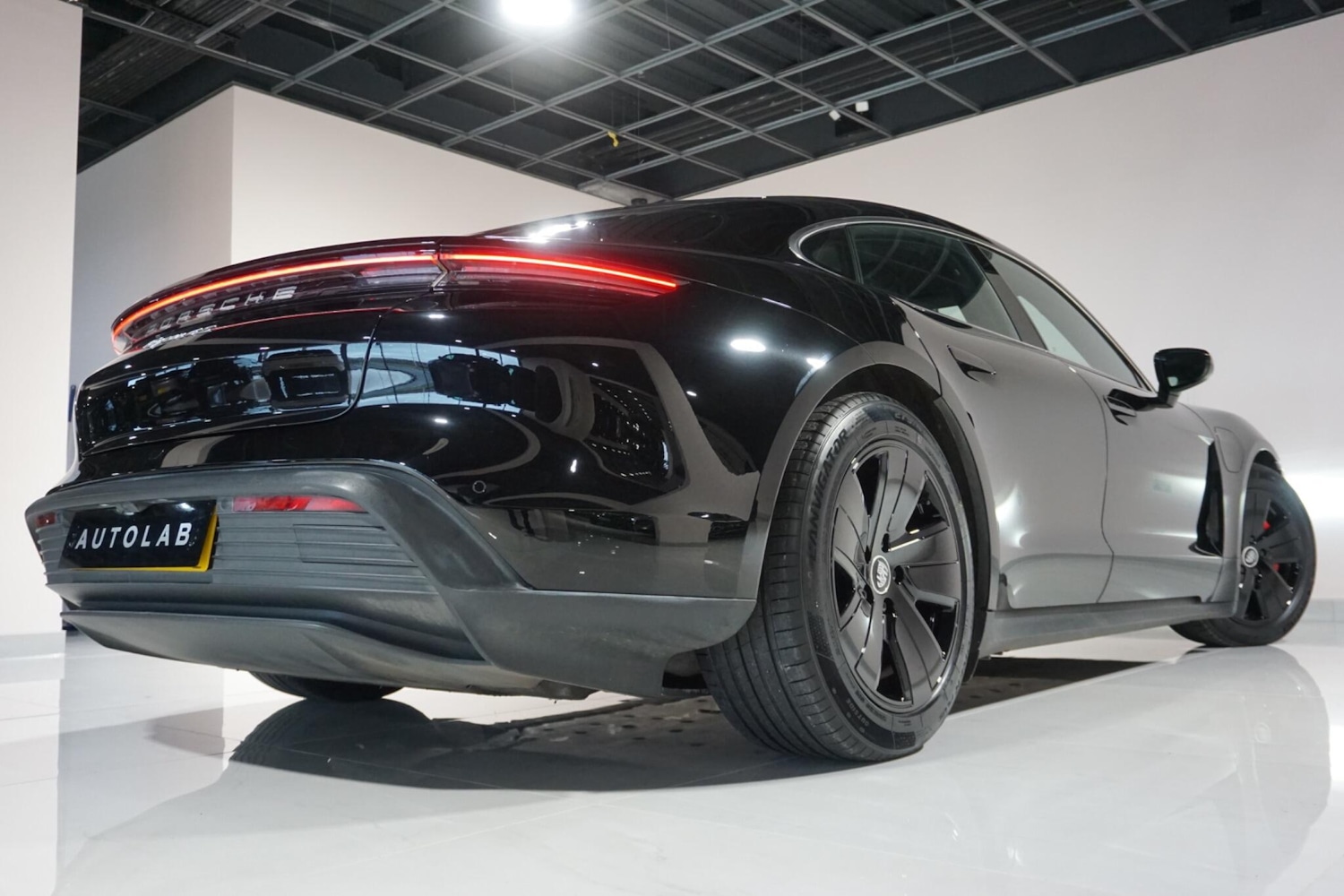 Used Porsche Taycan 2021 for sale - 77155389: Photo 27