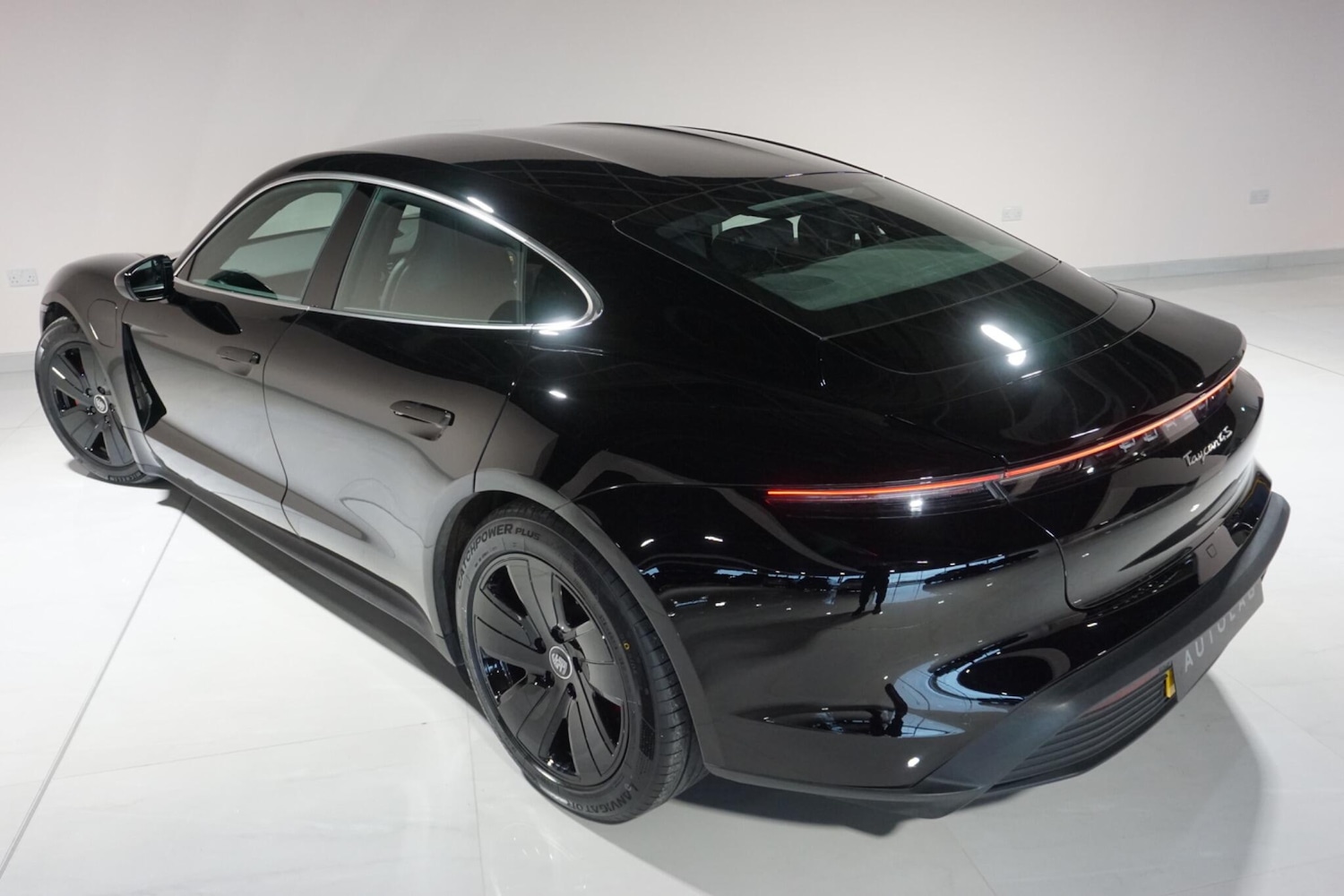 Used Porsche Taycan 2021 for sale - 77155389: Photo 32