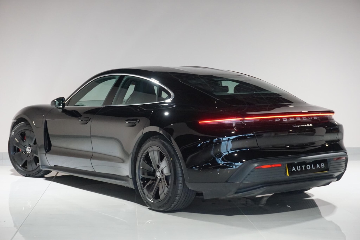 Used Porsche Taycan 2021 for sale - 77155389: Photo 34