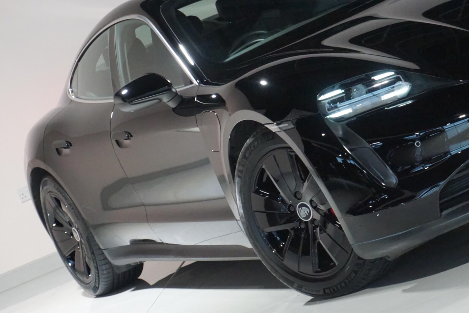 Used Porsche Taycan 2021 for sale - 77155389: Photo 37