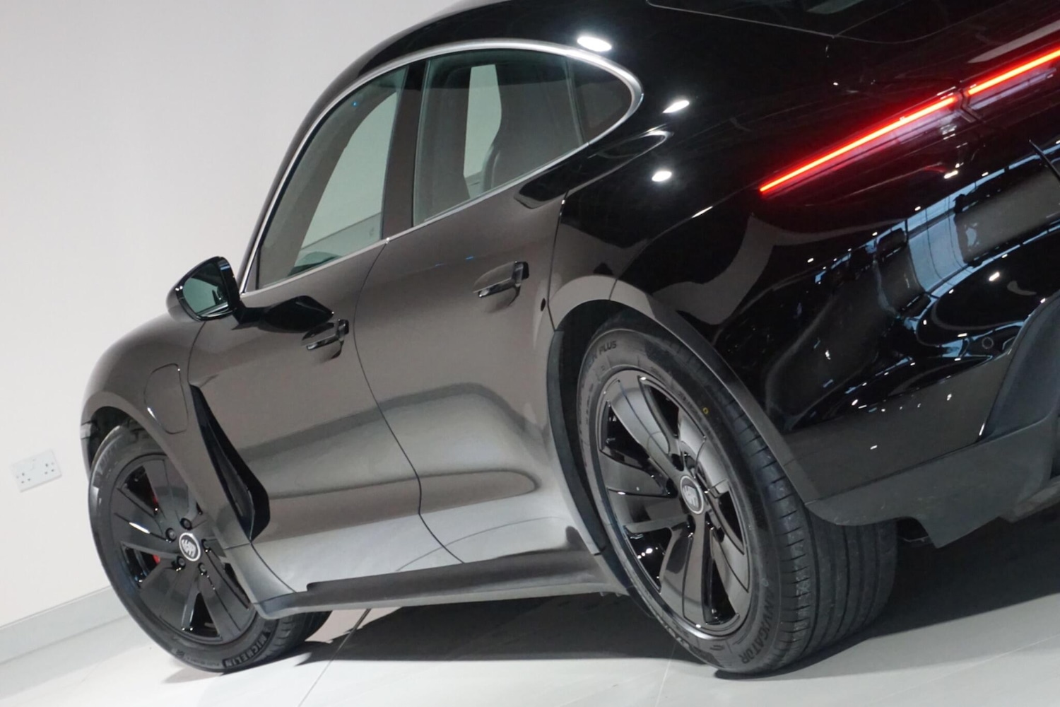 Used Porsche Taycan 2021 for sale - 77155389: Photo 38