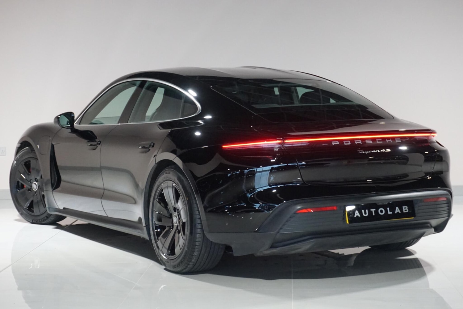 Used Porsche Taycan 2021 for sale - 77155389: Photo 6