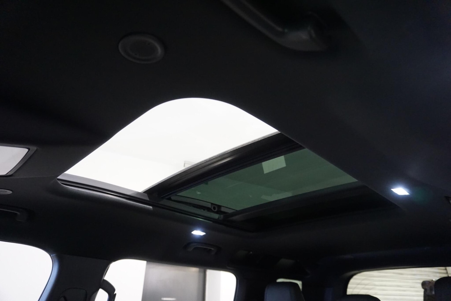 Used Land Rover Defender 110 for sale - 76996251: Photo 12