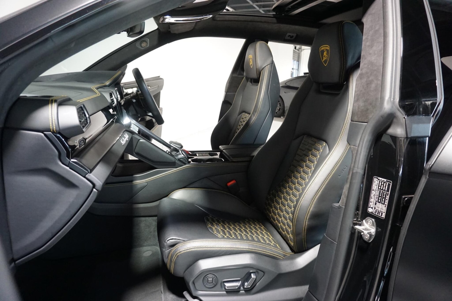 Used Lamborghini Urus 2022 for sale - 77957426: Photo 52