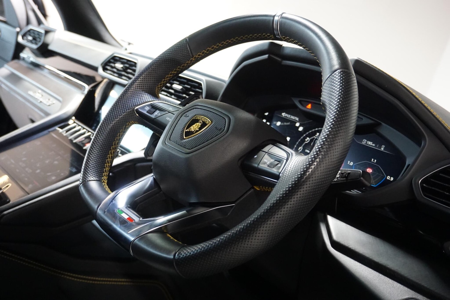 Used Lamborghini Urus 2022 for sale - 77957426: Photo 56