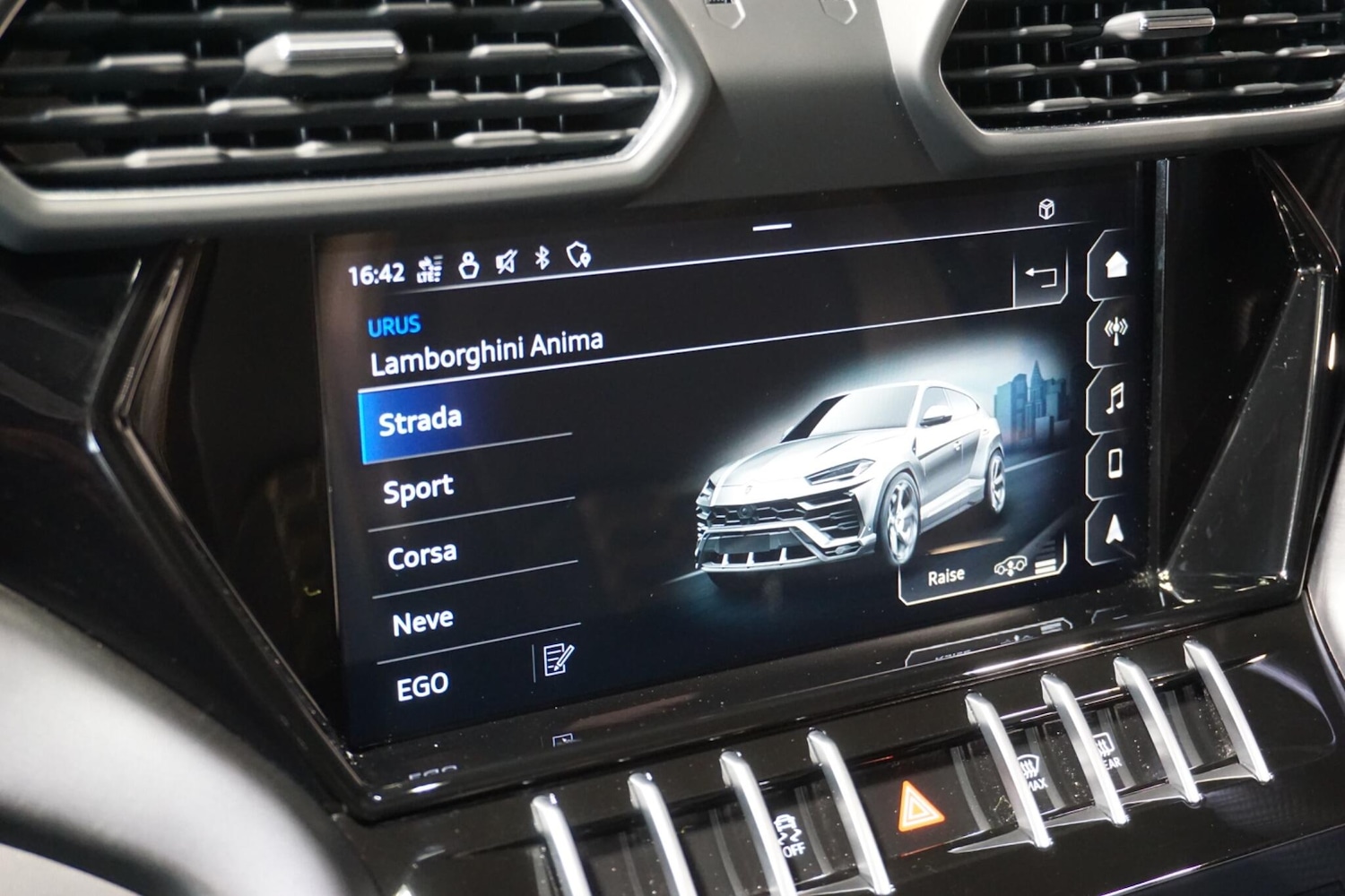 Used Lamborghini Urus 2022 for sale - 77957426: Photo 65