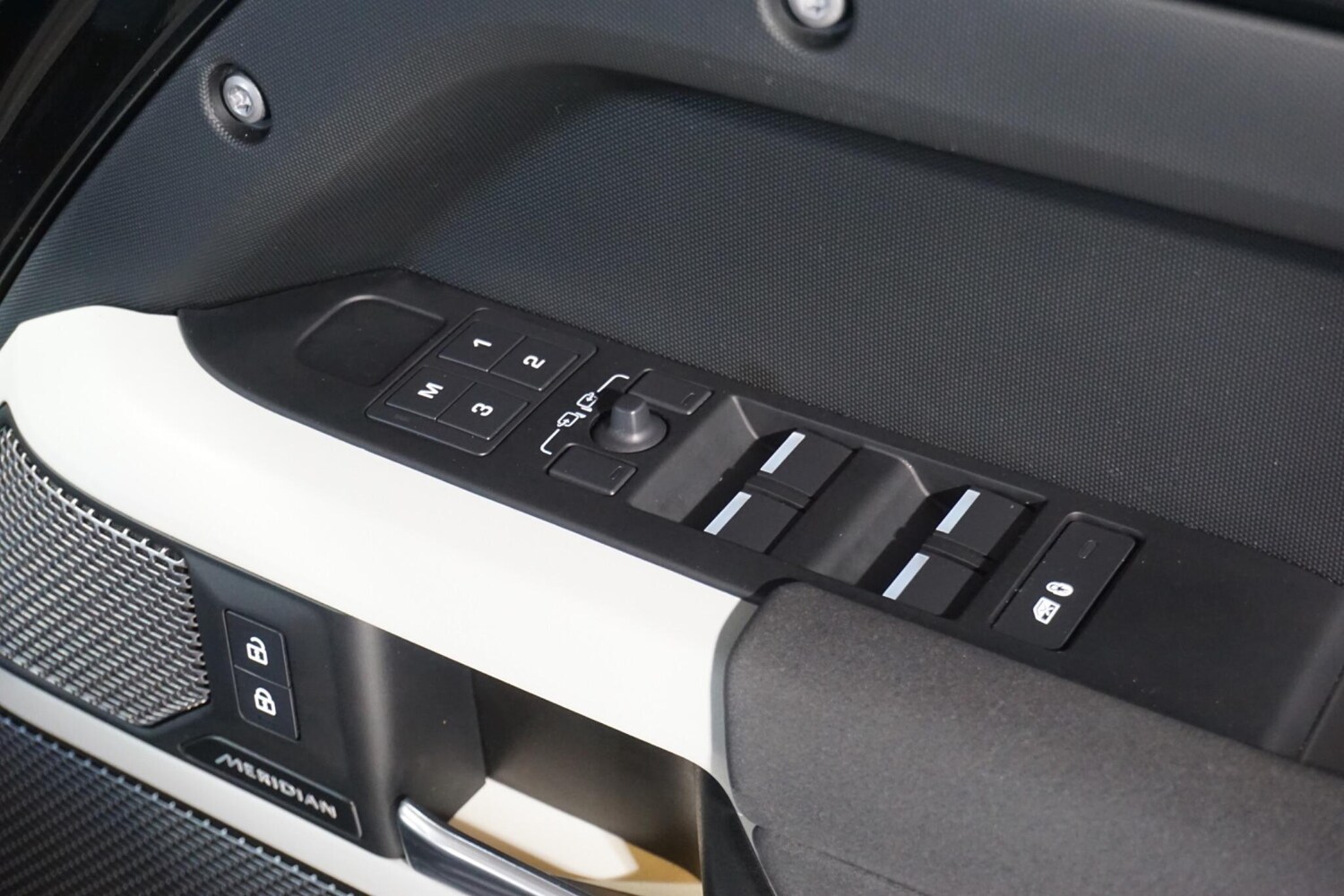 Used Land Rover Defender 110 for sale - 77670342: Photo 69