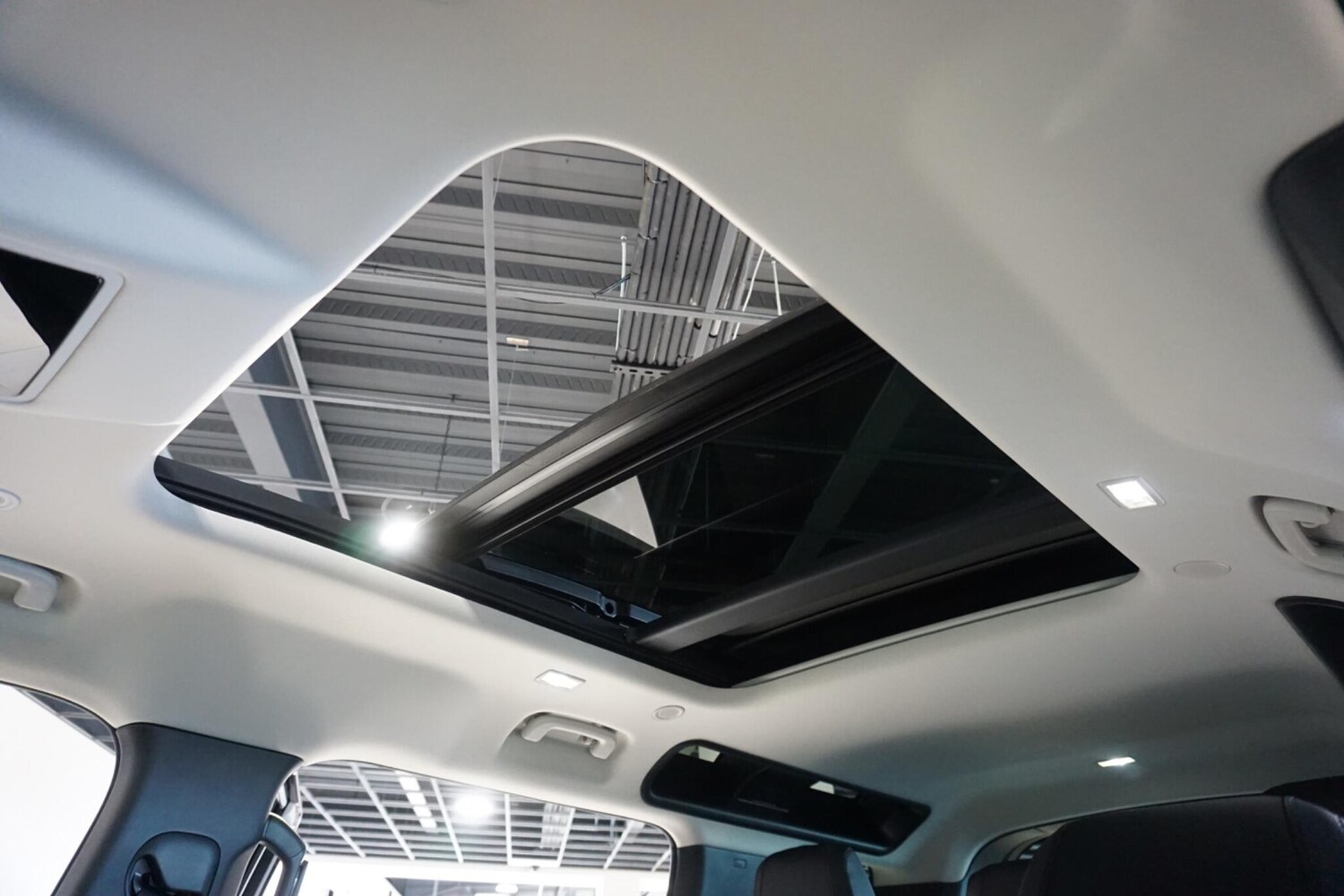 Used Land Rover Defender 110 for sale - 77753692: Photo 12