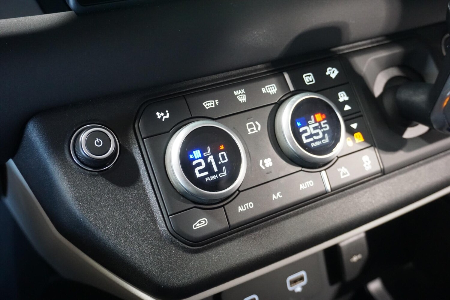 Used Land Rover Defender 110 for sale - 77753692: Photo 67