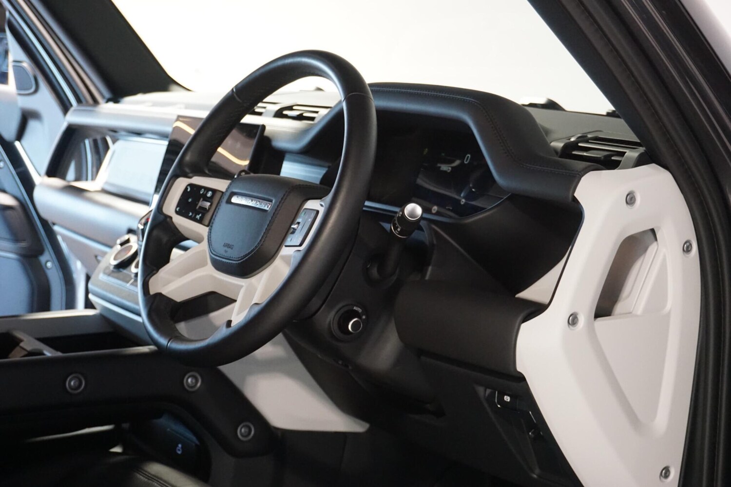 Used Land Rover Defender 2024 for sale - 77939966: Photo 11