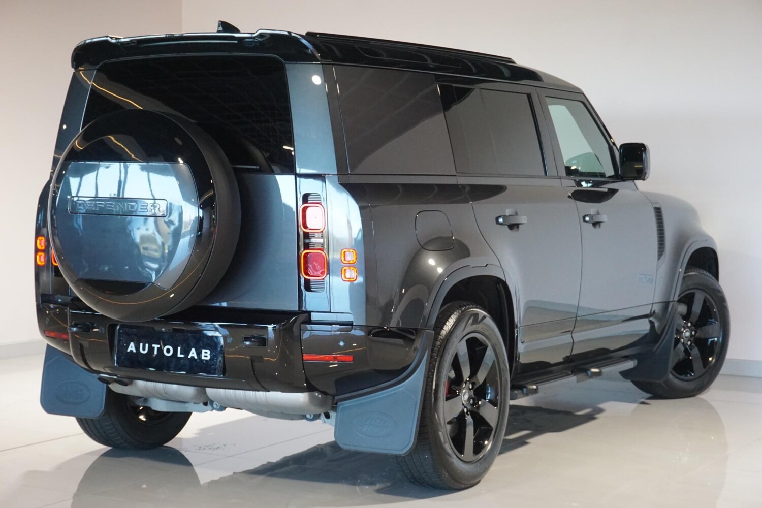 Used Land Rover Defender 2024 for sale - 77939966: Photo 18