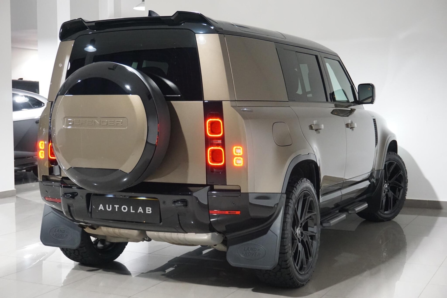 Used Land Rover Defender 110 for sale - 76498607: Photo 21