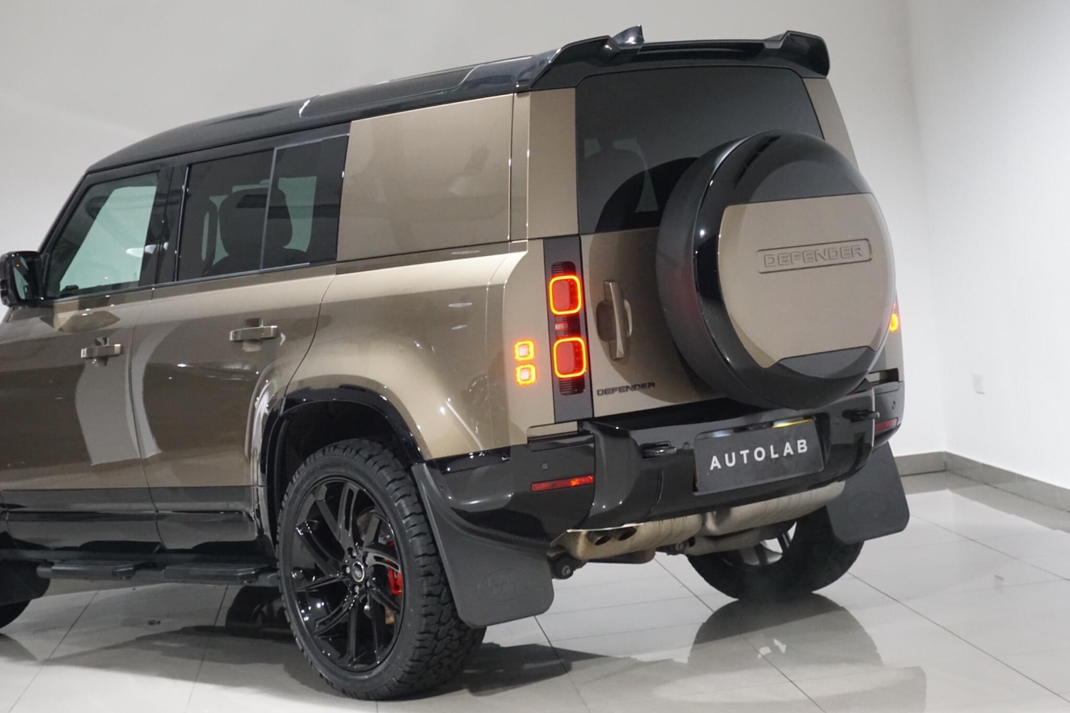 Used Land Rover Defender 110 for sale - 76498607: Photo 40