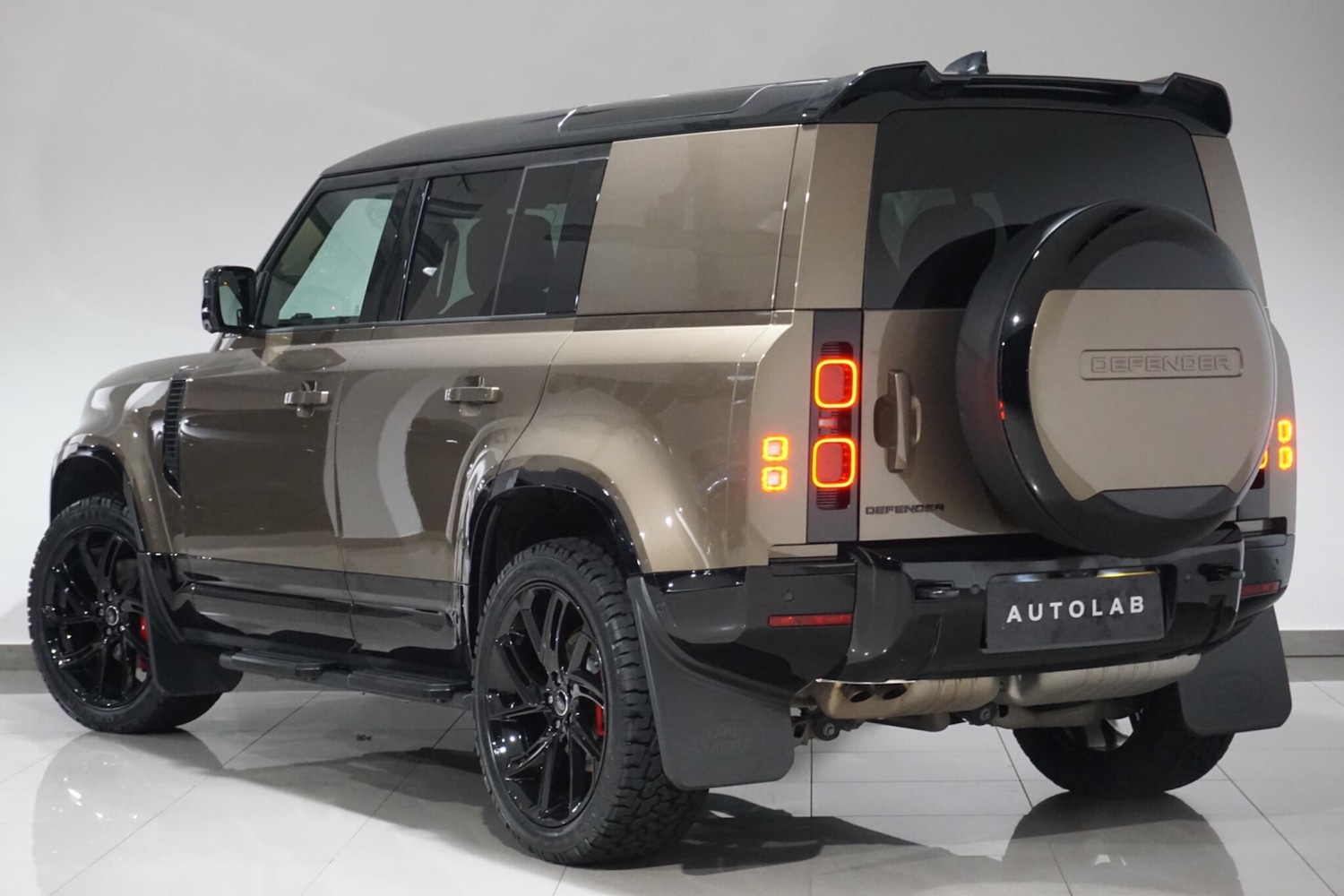 Used Land Rover Defender 110 for sale - 76498607: Photo 6