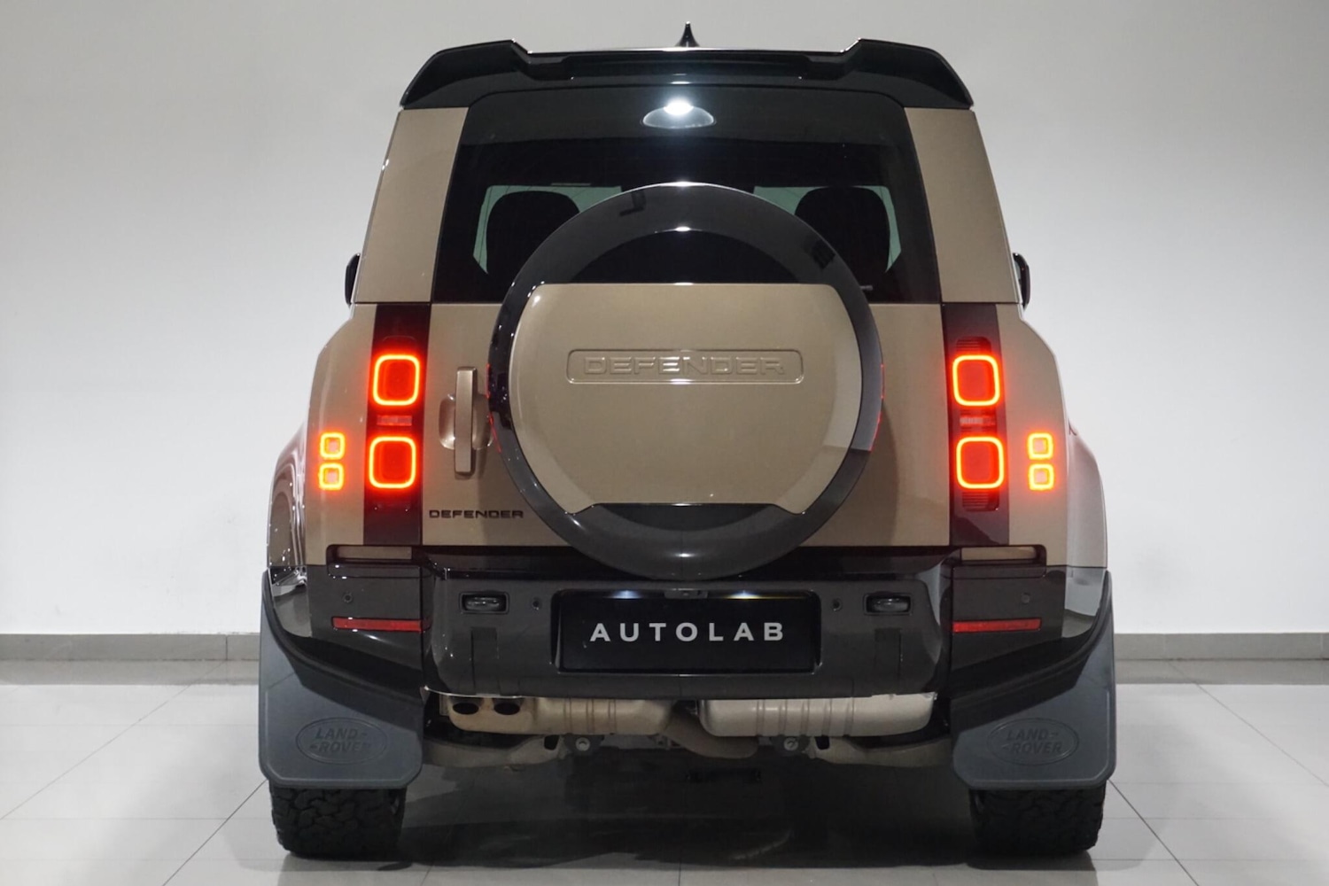 Used Land Rover Defender 110 for sale - 76498607: Photo 8