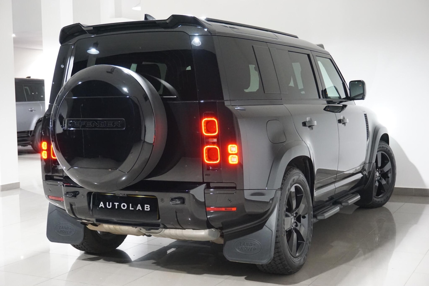 Used Land Rover Defender 110 for sale - 76473593: Photo 23