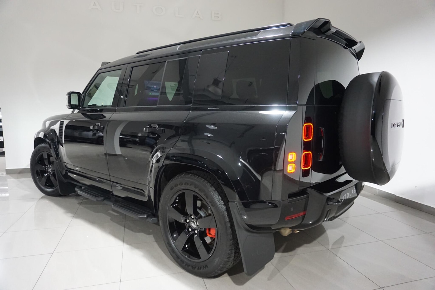 Used Land Rover Defender 110 for sale - 76473593: Photo 27