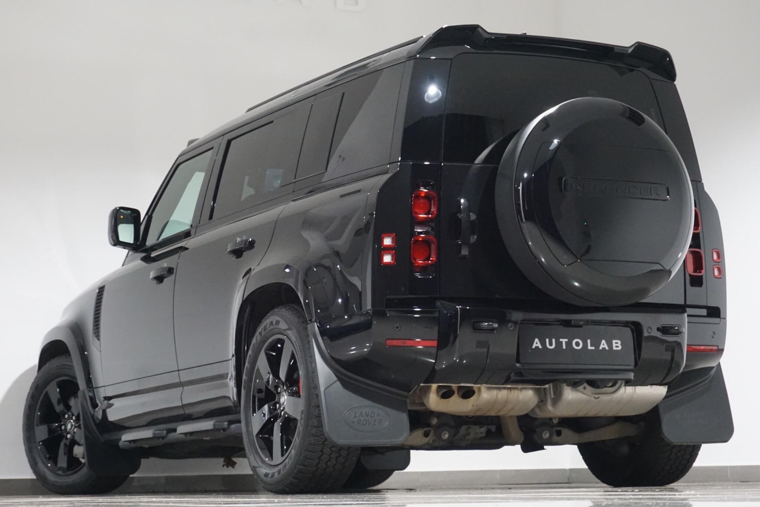 Used Land Rover Defender 110 for sale - 76473593: Photo 31